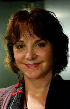 Lee Garlington como Dr. Jane Fox