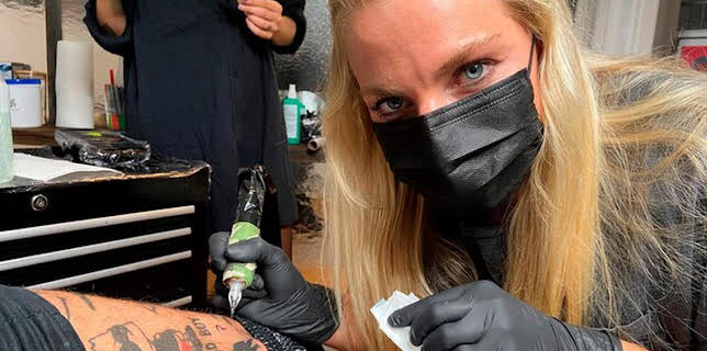 20:15: Body Modification: Zwischen Körperkult und Schönheitsstreben | HR Fernsehen | 3/2 2026