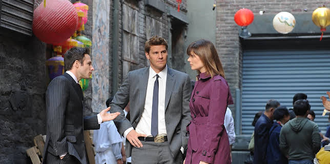 12:10: Bones (S6 E10) (S6) | Viasat Series | 12/19 2025