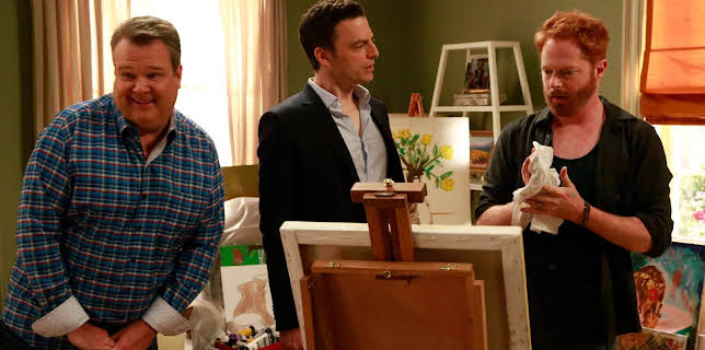 11:00 AM: Modern Family | E4 | 12/11 2025