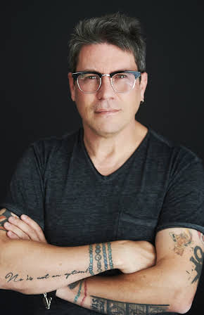 Avi Federgreen as Director