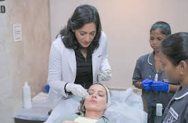 La fabulosa vida de las esposas de Bollywood: Sentimientos y rellenos