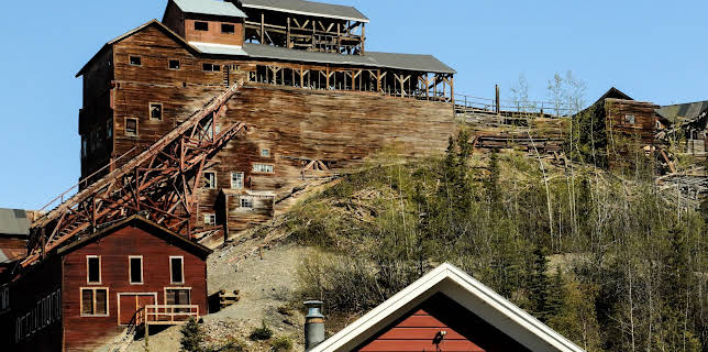 23:00: Edge of Alaska (S2 E8) (S2) | Animal Planet | 3/1 2026