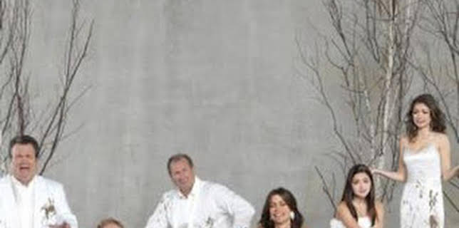 19:04: Modern Family (T2): Ep.7 Chirrido | Comedy Central | 1/16 2026